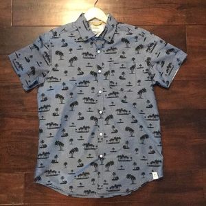 Men’s casual button down shirt